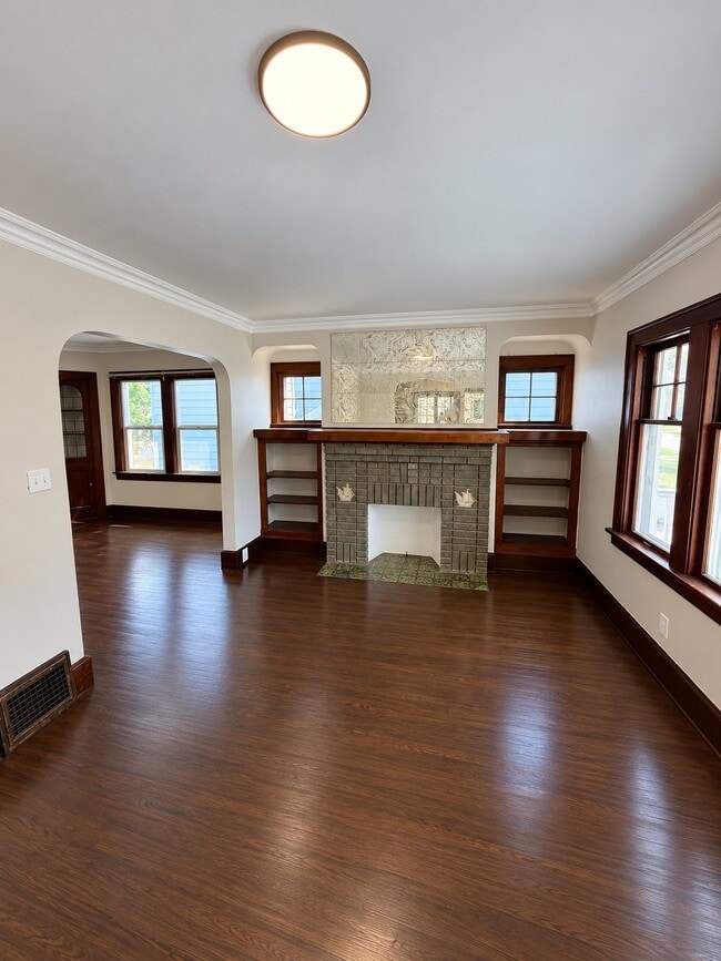 Building Photo - 13311 S Parkway Dr