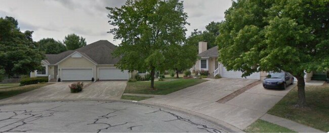 Building Photo - 942 N Parker St
