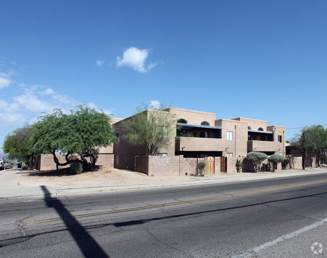 Building Photo - Meadow Park Apartments