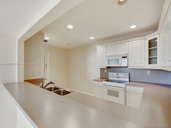 Building Photo - 151 Crandon Blvd