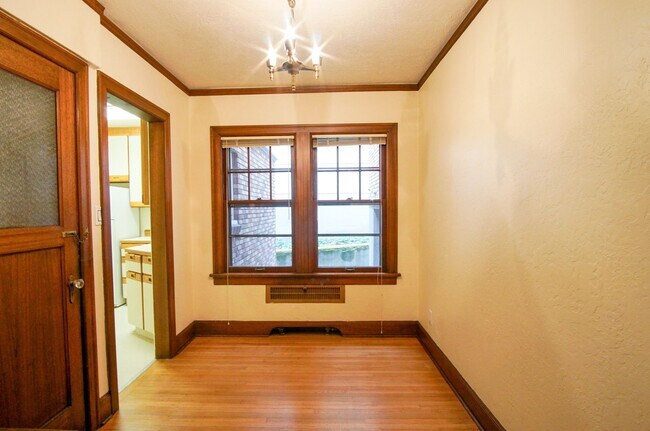 Building Photo - 1931 West Hills Two Bedroom Townhouse Available Now!