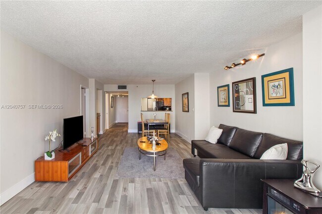 Foto del edificio - 1717 N Bayshore Dr