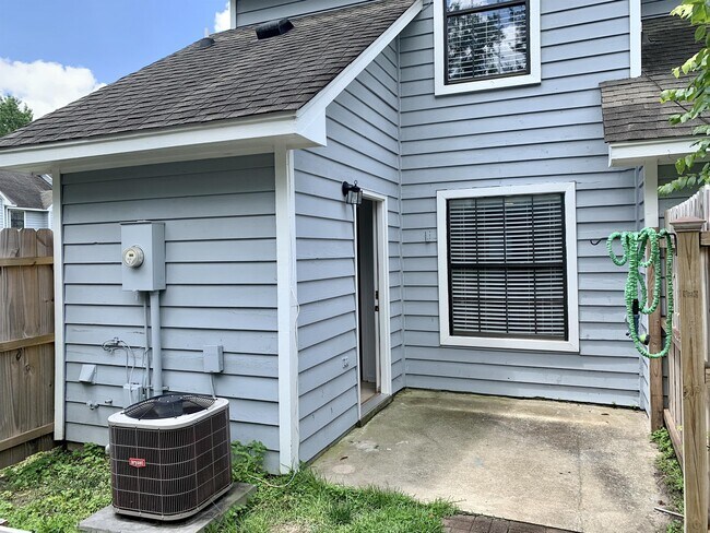 Foto del edificio - 1710 Deer Path Dr