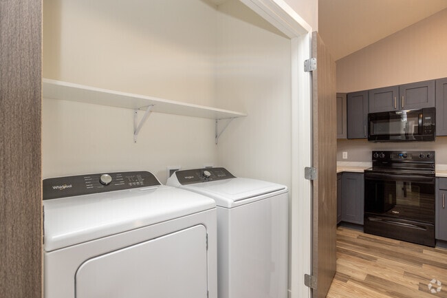 2BR, 2BA - 935SF - Laundry - Jefferson Heights Apartments, LLC