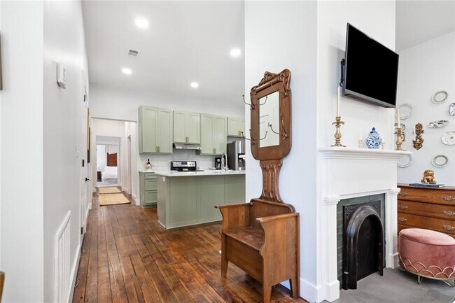 Building Photo - 934 Conti St