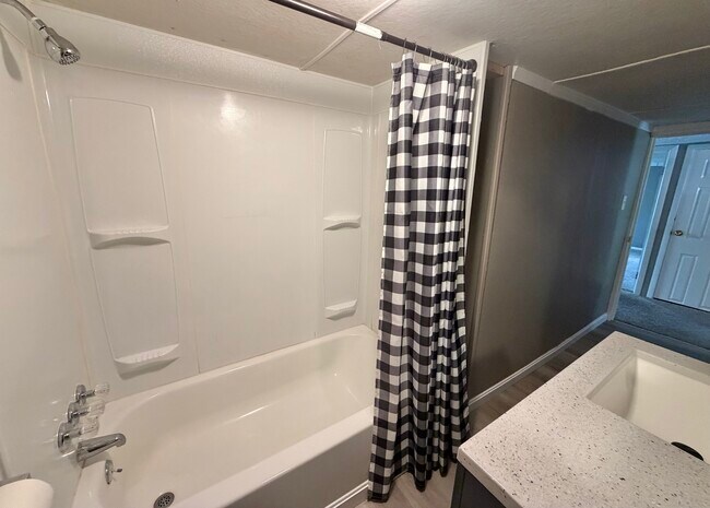 Foto del edificio - 2570 Sanger Ln