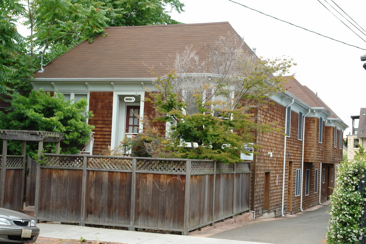 Primary Photo - Ellsworth Apartments