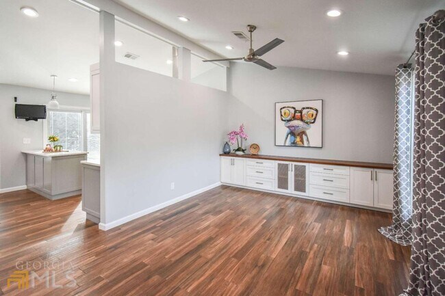 Building Photo - 2401 Inverloch Cir