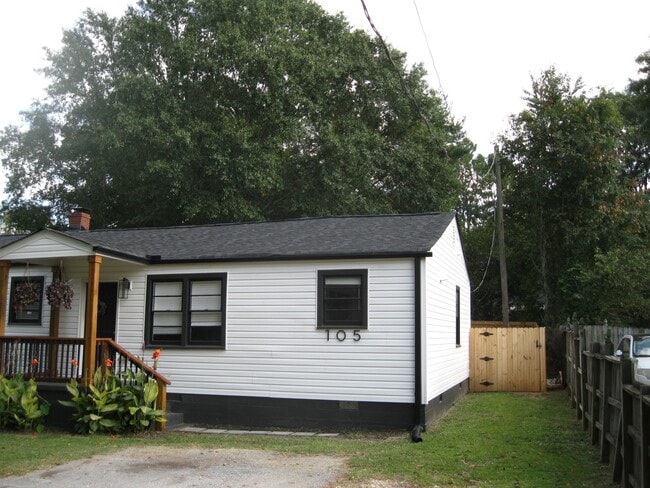 Building Photo - 105 Jasmine Dr