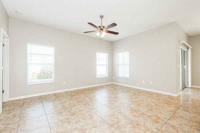 Building Photo - 904 Parker Den Dr