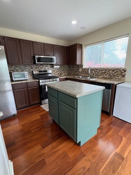 Building Photo - 15 Yardley Ct