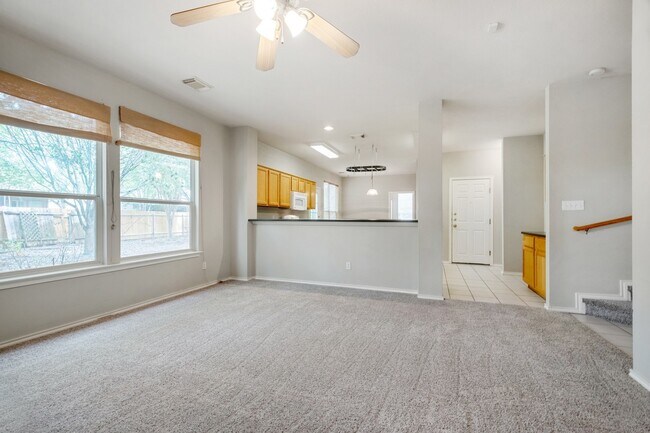 Foto del edificio - 4229 Kingsburg Dr