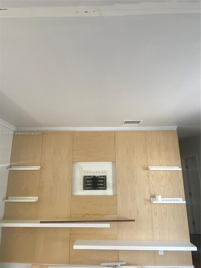 Building Photo - 2401 SW 84th Ave