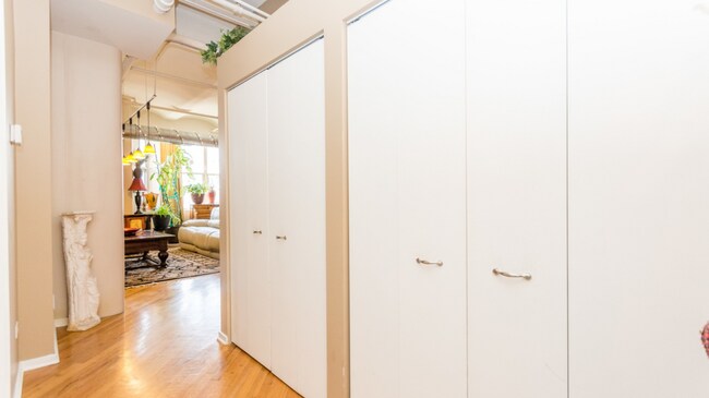 Foto del edificio - 500 S Clinton St