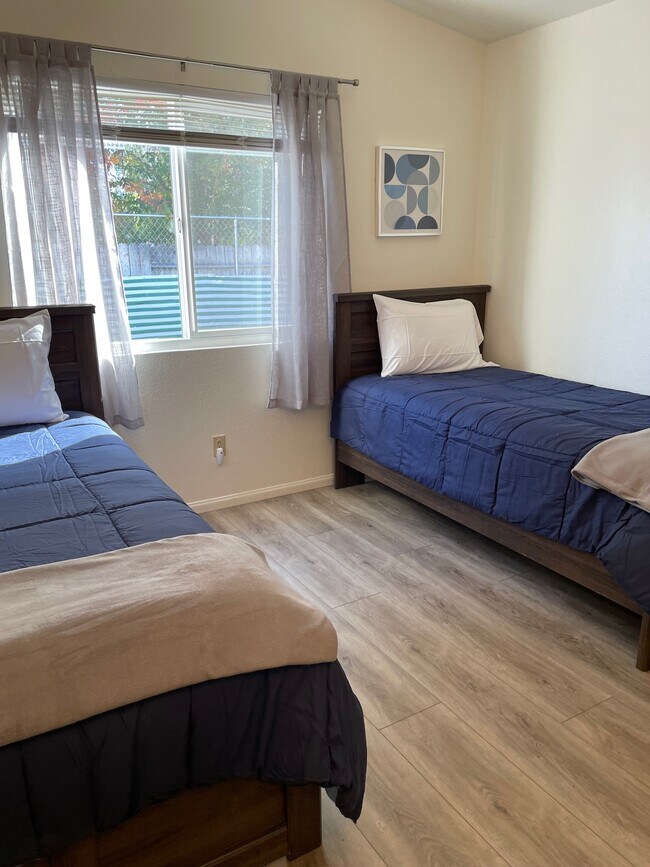Foto del edificio - 39436 Long Ridge Dr