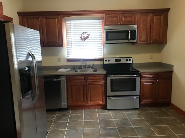 Kitchen - 104 N Auxier Ave