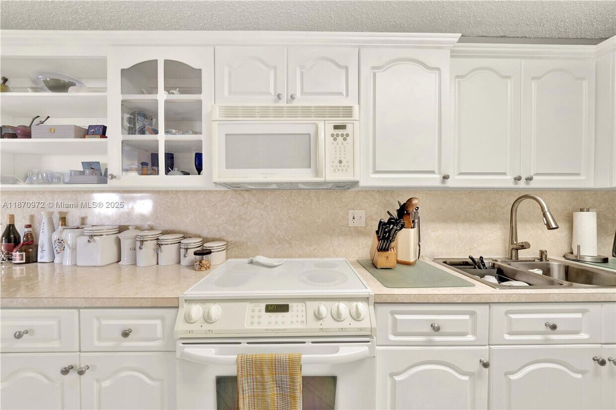 Foto principal - 5055 NW 7th St