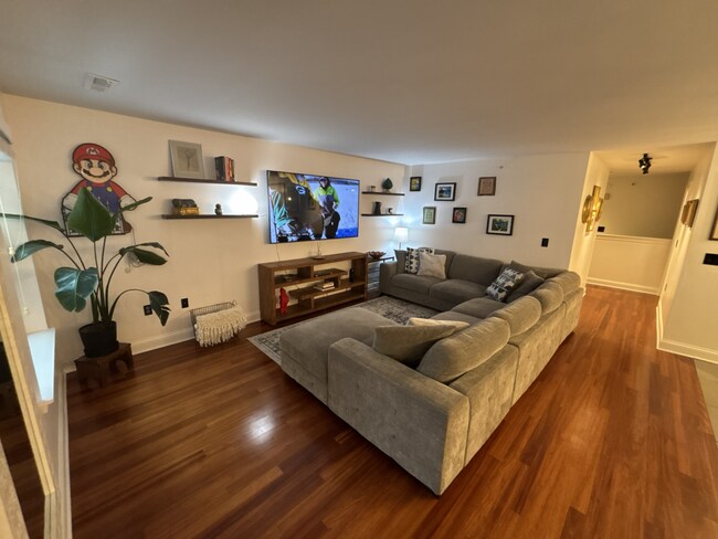 Foto del edificio - 1550 N Warren Ave