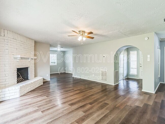 Photo - 11823 Bee Ln House