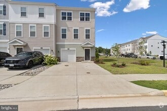 Building Photo - 400 Honeyberry Ln