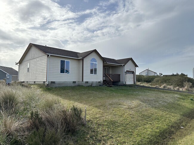 Building Photo - 1106 Fairwood Dr SW