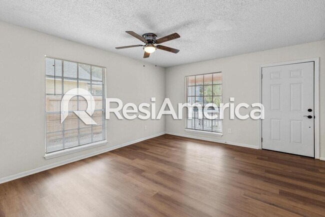 Foto del edificio - 4 br, 2 bath House - 434 Walnut Ct