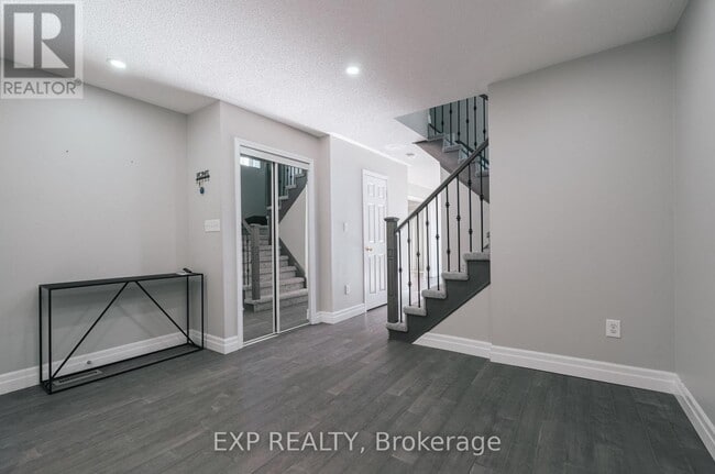 Photo du bâtiment - 10 Virtues Ave