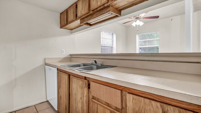 Building Photo - Two story 2 Beds/1.5 Baths Corner Condo in...