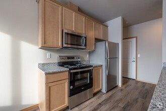 Building Photo - 407 S Kansas Loop