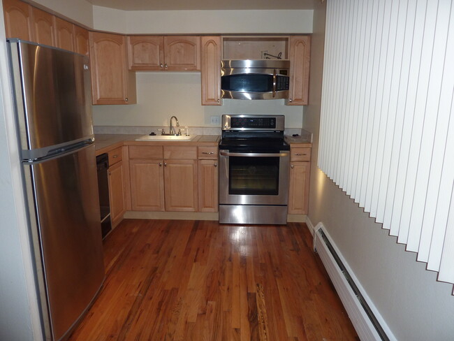 Building Photo - 985 N Corona St