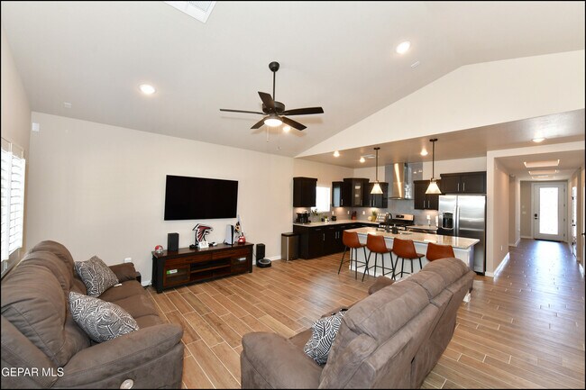 Foto del edificio - 975 Bicknor Pl