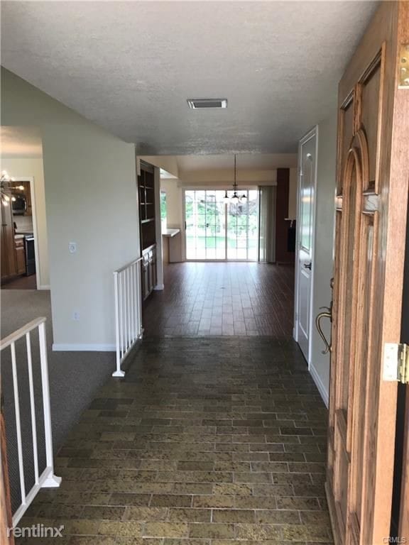 Building Photo - 4 br, 2 bath House - 1319 N Navarro Pl
