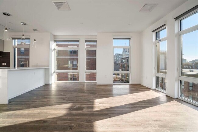 Building Photo - 839 Beacon St