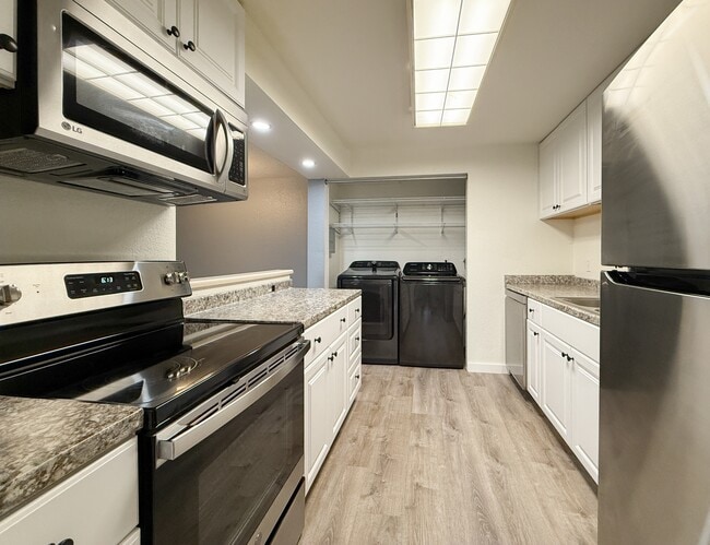 Building Photo - 9494 Woodinville Redmond Rd NE