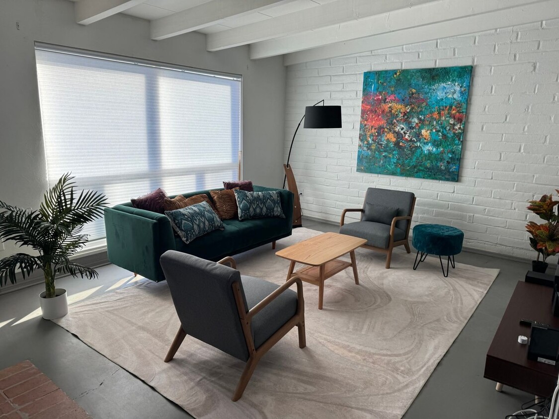Primary Photo - 2 Bedroom, 1 office room, Single Family Ho...
