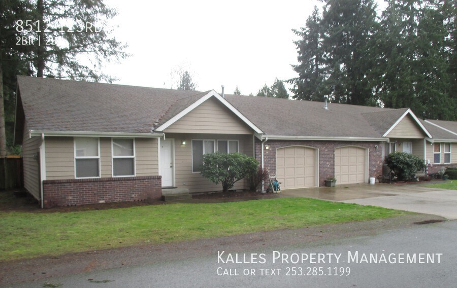 **PENDING APP**Cute 2 Bed 1.5 Bath Duplex House Rental in