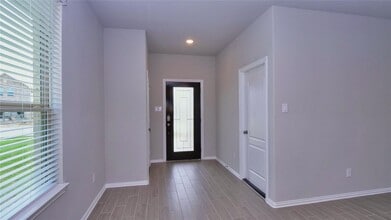 Building Photo - 31339 Spotted Saddle Hollow