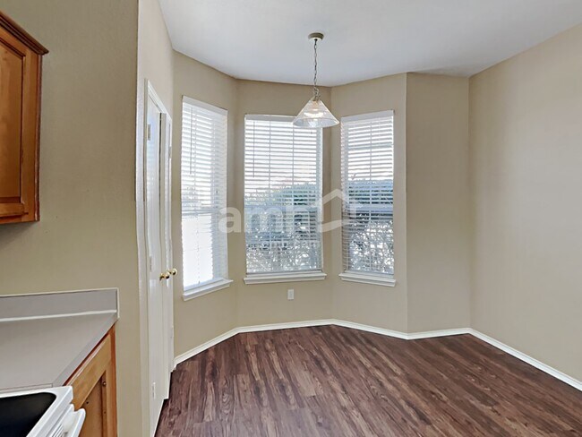 Foto del edificio - 8516 Rainy Lake Dr