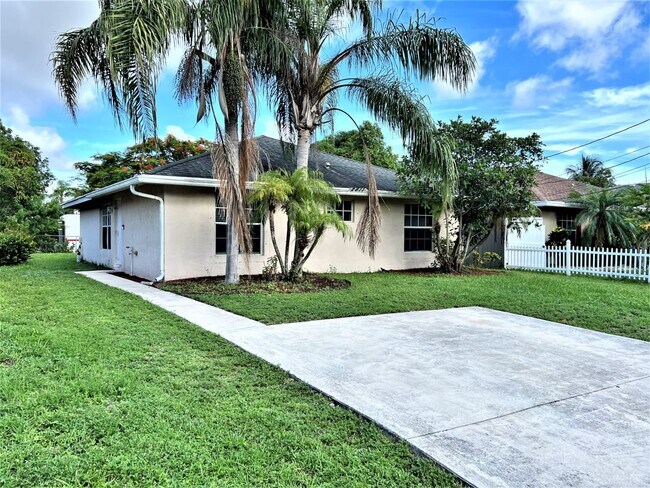 Building Photo - 2611 Alexander Ave