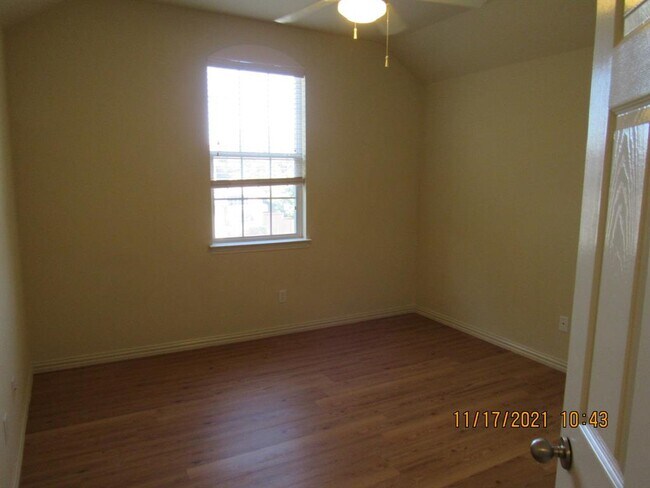 Foto del edificio - 4100 Woodland Tr