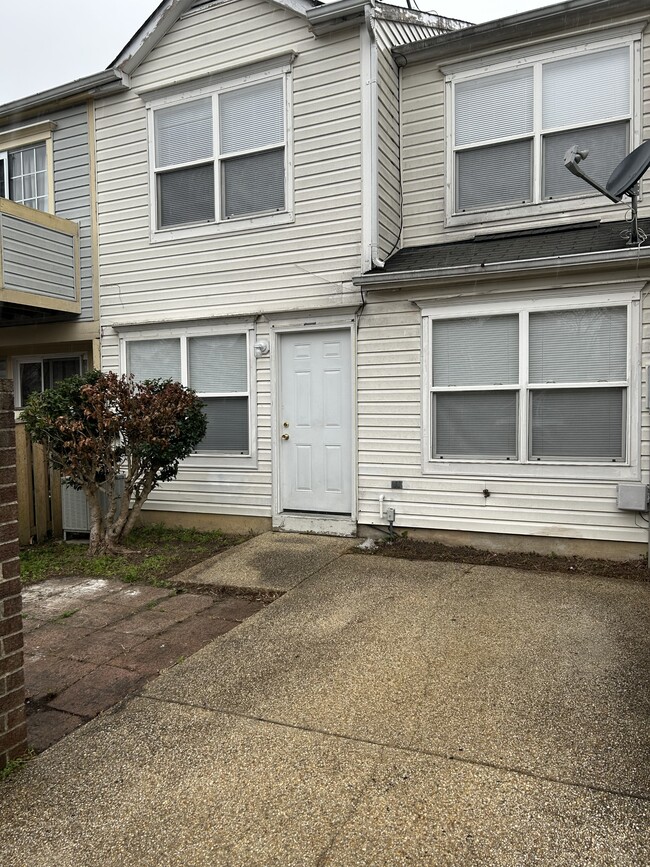 Building Photo - 46354 Columbus Dr