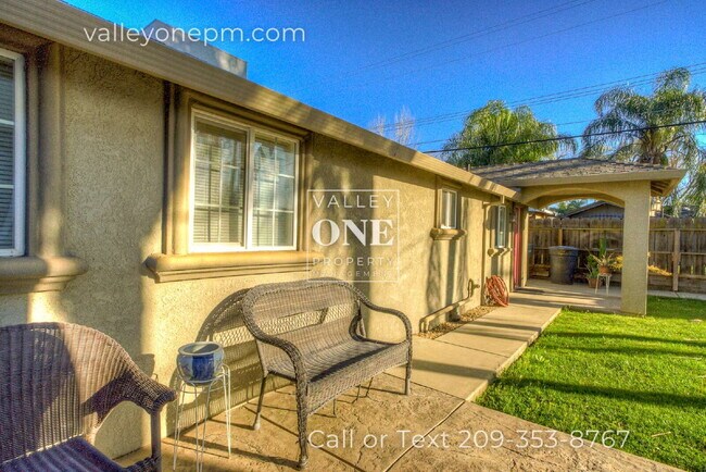 Building Photo - 1404 Teresa St