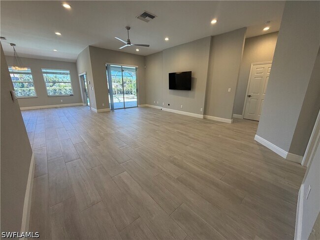 Foto del edificio - 7080 Timberland Cir