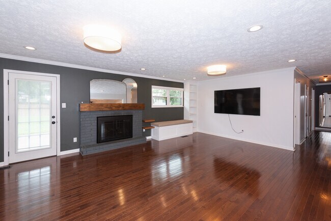 Foto del edificio - 5936 Clearbrook Dr