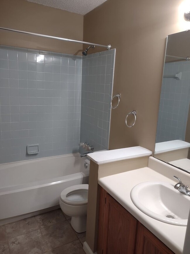 Building Photo - Lovely Upgraded Tri Level Home in Irmo!