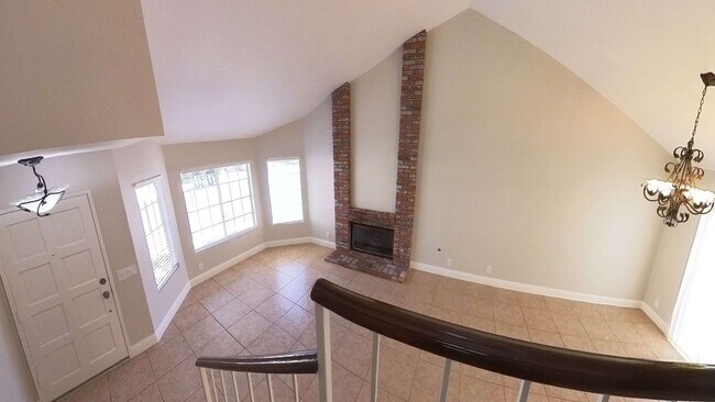 Building Photo - Great 3 Bedroom available NOW