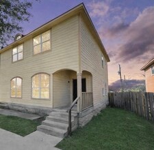 Building Photo - 10217 Teneha Dr