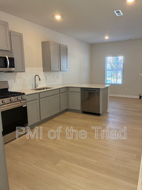 Foto del edificio - 1817 Autumn Mist Dr