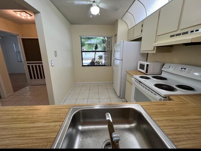 Building Photo - 1272 S Military Trail