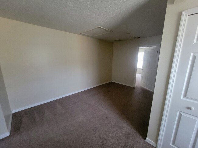 Building Photo - Silverfalls